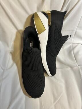 Mark Nason Skechers Slip On Sneakers Black Gold Knit Women’s 9.5